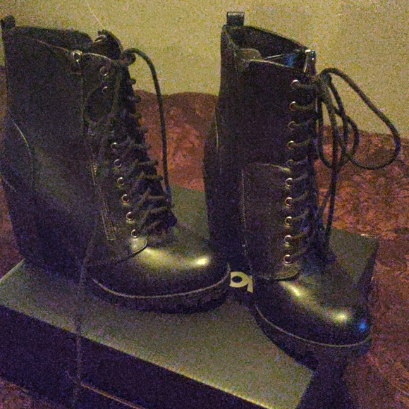 Ankle boots - Picture 1 of 3